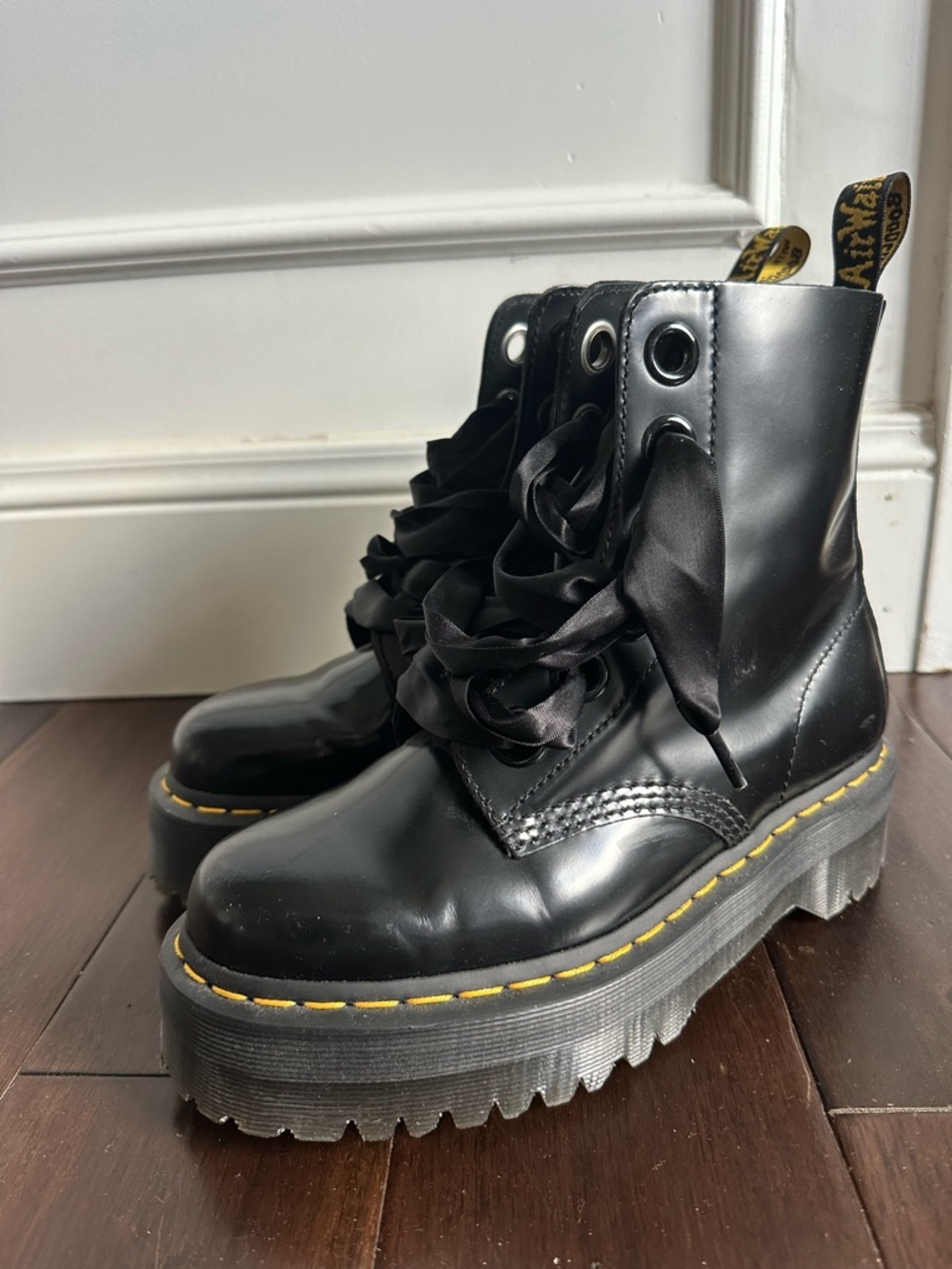 Like New Dr. Martens Molly Size 8 Black Interior Label and Insole Detail